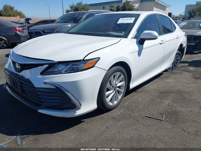 Toyota CAMRY LE 2022 4T1C11AK7NU075810 Image 2