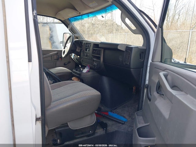 44720414 :رقم المزاد ، 1GD37TCG2H1162197 vin ، 2017 Gmc Savana Cutaway 3500 1wt مزاد بيع