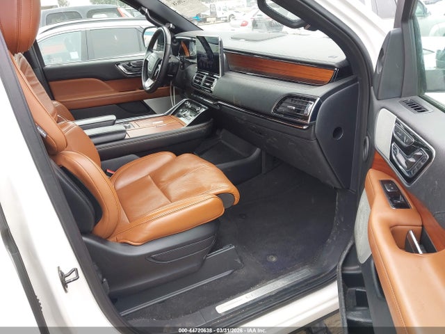 44720638 :رقم المزاد ، 5LMJJ3LTXKEL15489 vin ، 2019 Lincoln Navigator L Reserve مزاد بيع