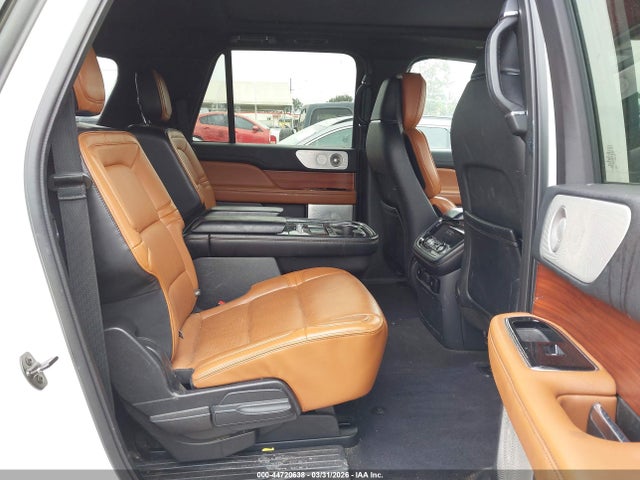 44720638 :رقم المزاد ، 5LMJJ3LTXKEL15489 vin ، 2019 Lincoln Navigator L Reserve مزاد بيع