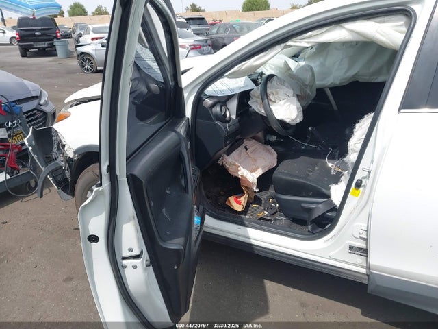 Toyota RAV4 LE 2017 JTMZFREV2HJ107944 Image 5