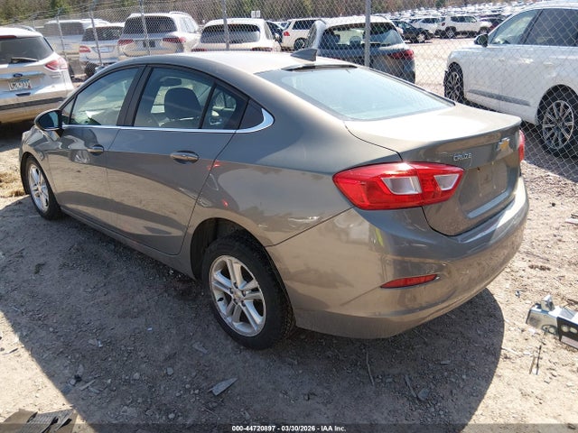 2017 CHEVROLET CRUZE 1G1BE5SM9H7192490 Photo 2