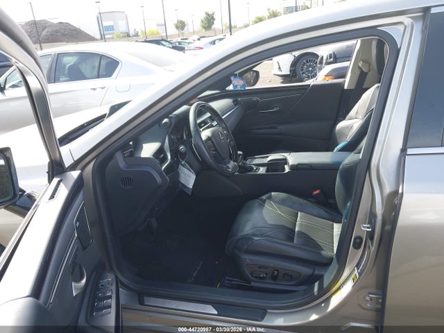44720987 :رقم المزاد ، 58AEA1C10MU006932 vin ، 2021 Lexus Es 300h Luxury مزاد بيع