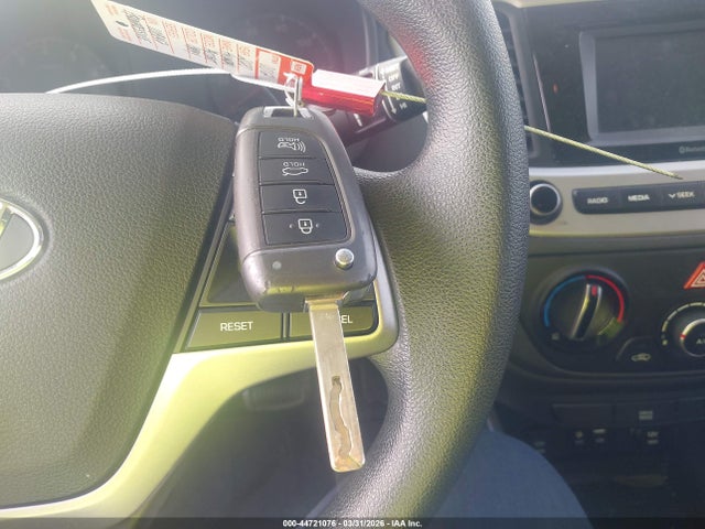 44721076 :رقم المزاد ، 3KPC24A63LE108142 vin ، 2020 Hyundai Accent Se مزاد بيع