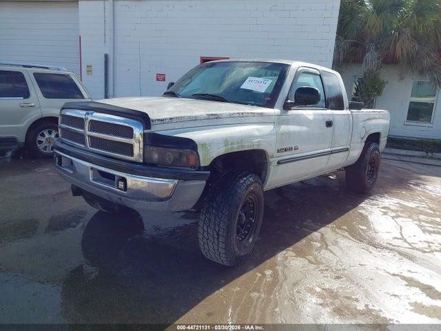 44721131 :رقم المزاد ، 3B7HF13ZXYG158046 vin ، 2000 Dodge Ram 1500 St مزاد بيع
