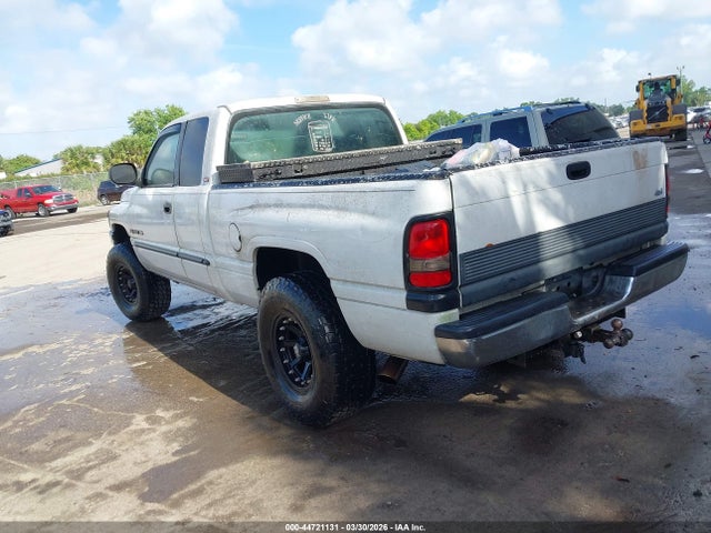 44721131 :رقم المزاد ، 3B7HF13ZXYG158046 vin ، 2000 Dodge Ram 1500 St مزاد بيع