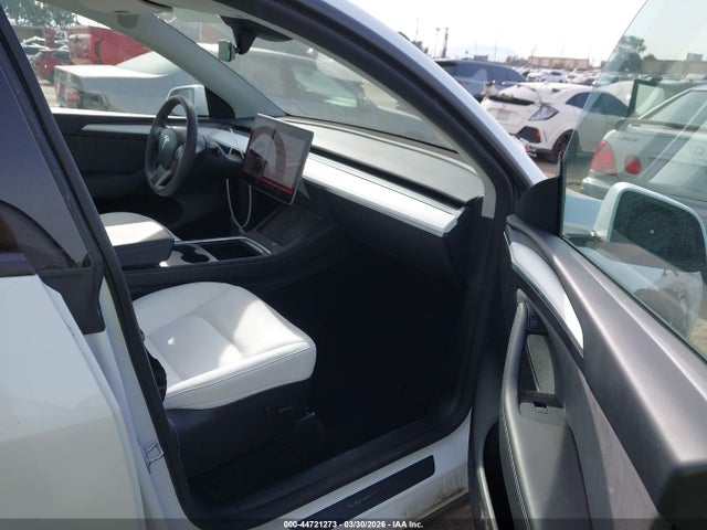2024 Tesla Model Y Performance Dual Motor All-wheel Drive მანქანა იყიდება აუქციონზე, vin: 7SAYGDEF9RF061075, აუქციონის ნომერი: 44721273