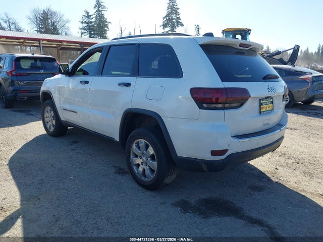 2018 JEEP GRAND CHEROKEE 1C4RJFBG3JC417596 Photo 2