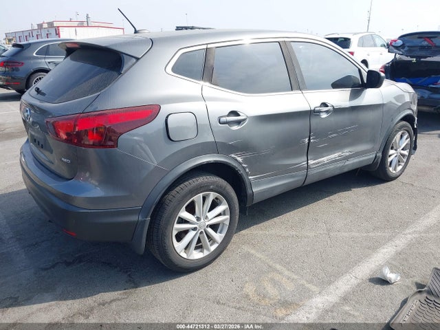 JN1BJ1CR6JW261804 Nissan Rogue Sport S