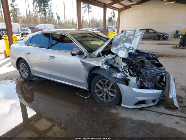 2016 VOLKSWAGEN PASSAT 1VWAT7A32GC028448