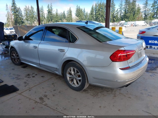 2016 VOLKSWAGEN PASSAT 1VWAT7A32GC028448 Photo 2