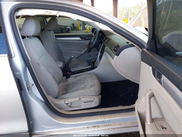 2016 VOLKSWAGEN PASSAT 1VWAT7A32GC028448 Photo 4