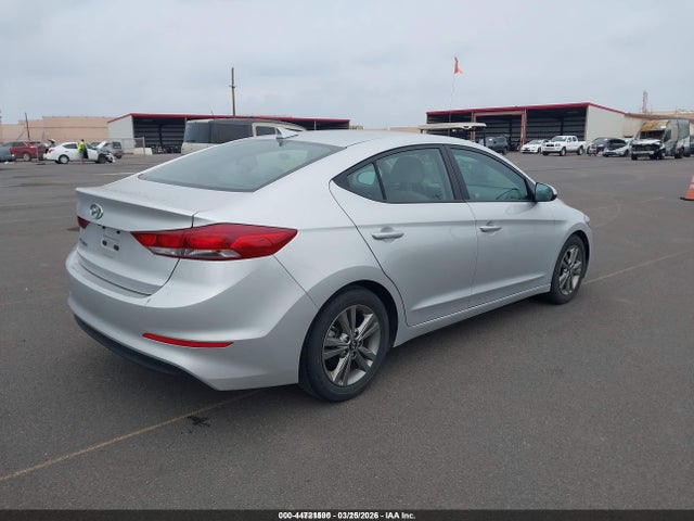 5NPD84LF3JH391912 Hyundai ELANTRA SEL