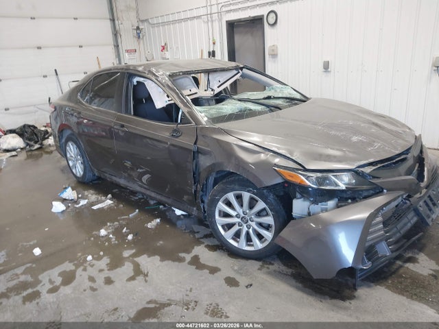 Продажа на аукционе авто 2020 Toyota Camry Le, vin: 4T1C11AK1LU908675, номер лота: 44721602