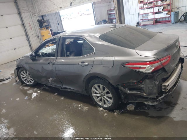 44721602 :رقم المزاد ، 4T1C11AK1LU908675 vin ، 2020 Toyota Camry Le مزاد بيع
