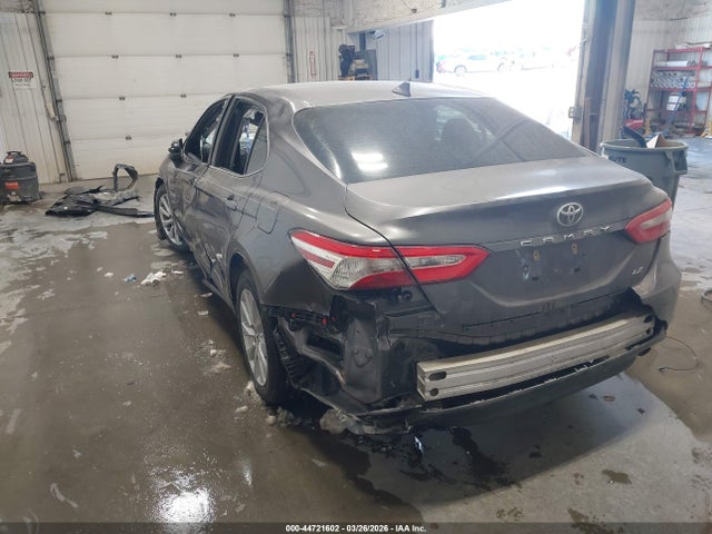 44721602 :رقم المزاد ، 4T1C11AK1LU908675 vin ، 2020 Toyota Camry Le مزاد بيع