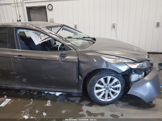 44721602 :رقم المزاد ، 4T1C11AK1LU908675 vin ، 2020 Toyota Camry Le مزاد بيع