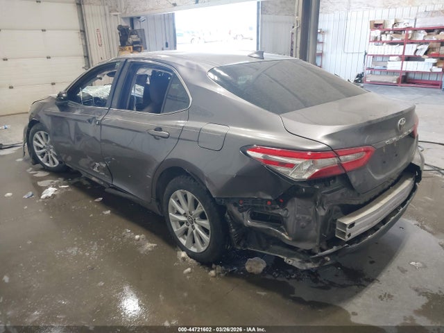 44721602 :رقم المزاد ، 4T1C11AK1LU908675 vin ، 2020 Toyota Camry Le مزاد بيع