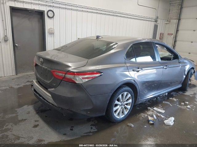 44721602 :رقم المزاد ، 4T1C11AK1LU908675 vin ، 2020 Toyota Camry Le مزاد بيع