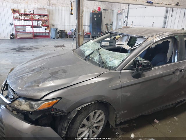 44721602 :رقم المزاد ، 4T1C11AK1LU908675 vin ، 2020 Toyota Camry Le مزاد بيع
