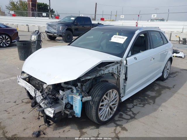 2018 AUDI A3 E-TRON WAUUPBFF5JA070851 Photo 1