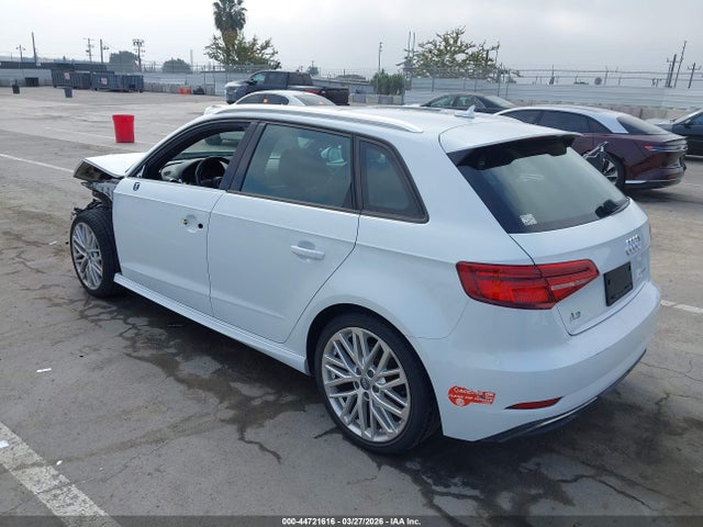 2018 AUDI A3 E-TRON WAUUPBFF5JA070851 Photo 2