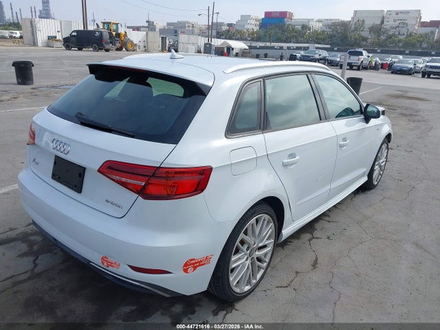 2018 AUDI A3 E-TRON WAUUPBFF5JA070851 Photo 3