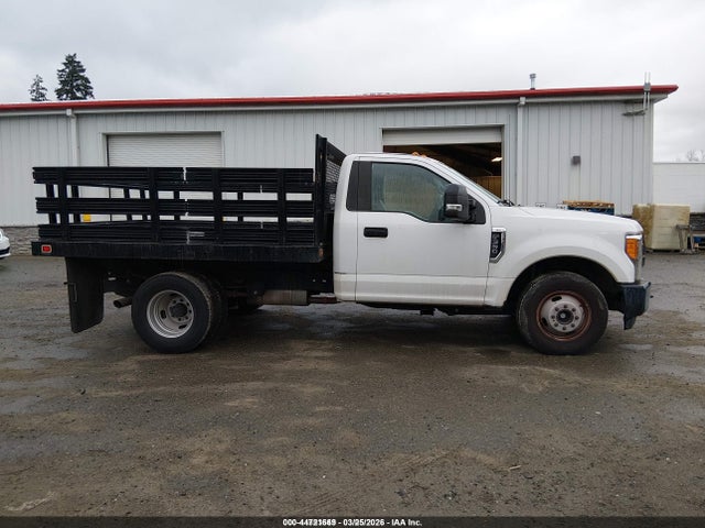 Ford F-350 Chassis Xl 2017 1FDRF3G6XHEE66059 Image 13