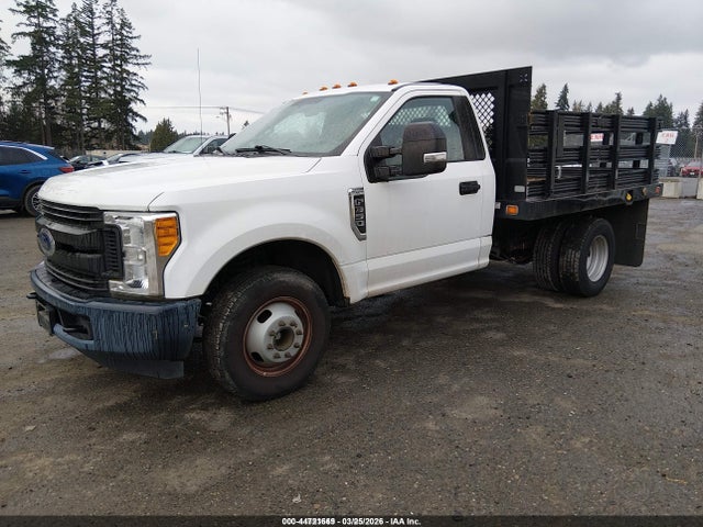 Ford F-350 Chassis Xl 2017 1FDRF3G6XHEE66059 Image 2