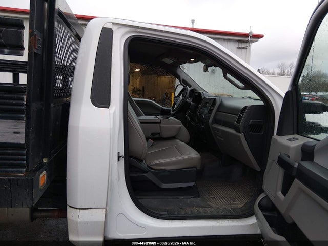 Ford F-350 Chassis Xl 2017 1FDRF3G6XHEE66059 Image 5