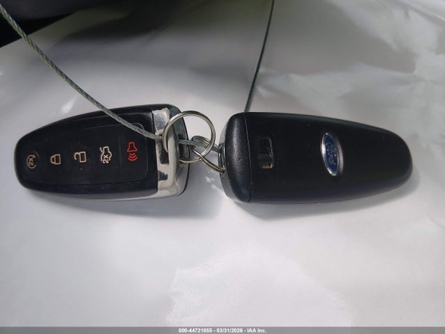 Продажа на аукционе авто 2019 Ford Escape Se, vin: 1FMCU9GD9KUB78270, номер лота: 44721855