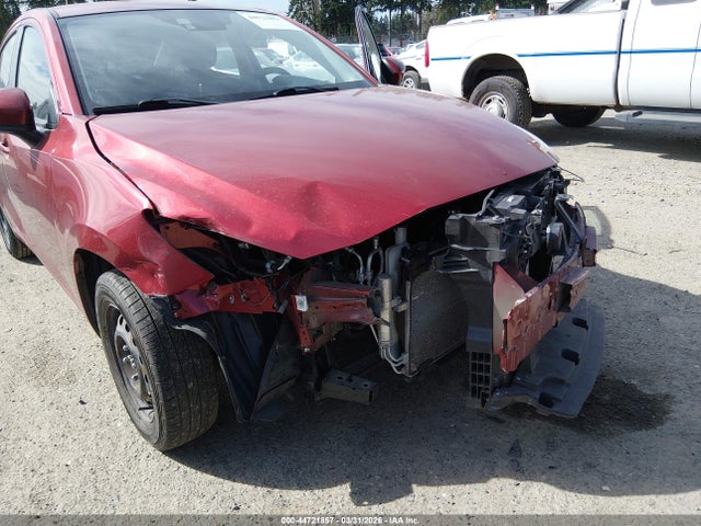 3MYDLBYVXKY505140 Toyota YARIS LE