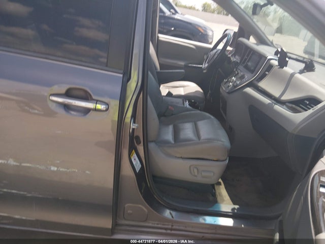 Продаж на аукціоні авто 2017 Toyota Sienna Xle Premium 8 Passenger, vin: 5TDYZ3DC5HS799040, номер лоту: 44721877