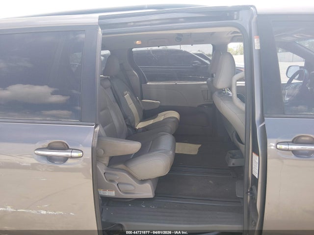 Продаж на аукціоні авто 2017 Toyota Sienna Xle Premium 8 Passenger, vin: 5TDYZ3DC5HS799040, номер лоту: 44721877