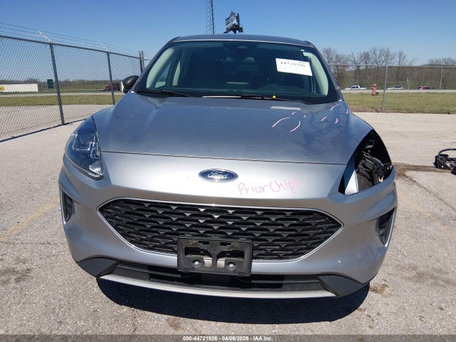 44721926 :رقم المزاد ، 1FMCU0BZ2NUB46246 vin ، 2022 Ford Escape Se Hybrid مزاد بيع