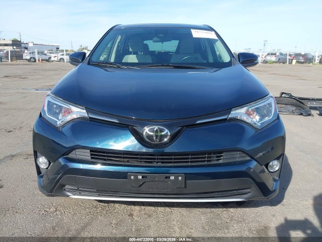 Toyota Rav4 Xle 2018 JTMWFREV1JD130686 Image 13