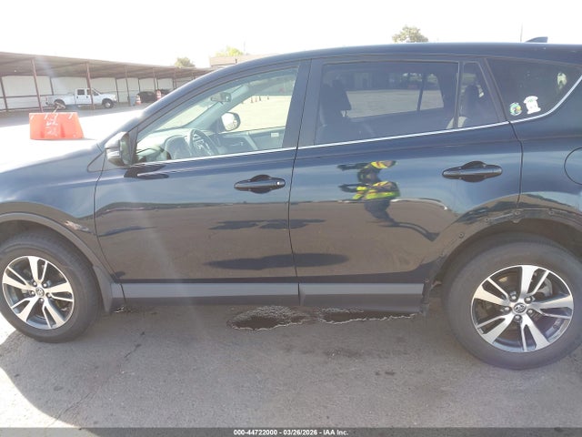 Toyota Rav4 Xle 2018 JTMWFREV1JD130686 Image 15