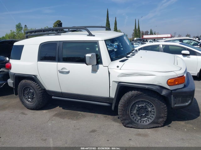 Toyota FJ Cruiser 2014 JTEBU4BF3EK186159 Image 13