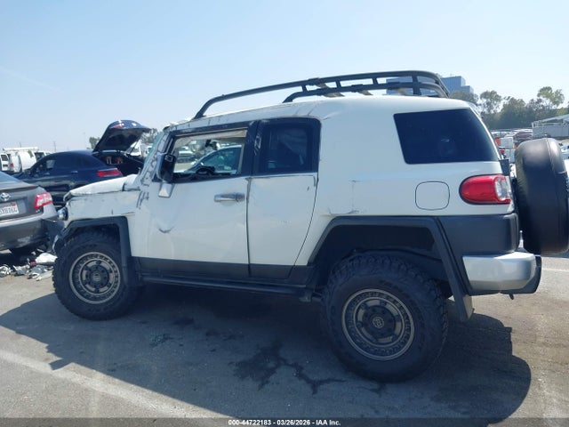 Toyota FJ Cruiser 2014 JTEBU4BF3EK186159 Image 14
