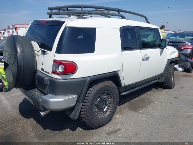 Toyota FJ Cruiser 2014 JTEBU4BF3EK186159 Image 4
