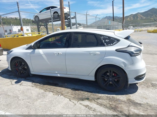 Ford FOCUS ST 2018 1FADP3L93JL211420 Image 14