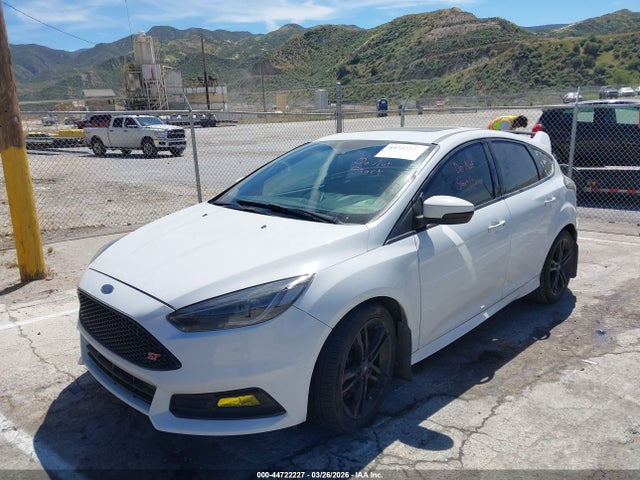 Ford FOCUS ST 2018 1FADP3L93JL211420 Image 2