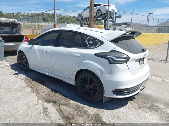 Ford FOCUS ST 2018 1FADP3L93JL211420 Image 3