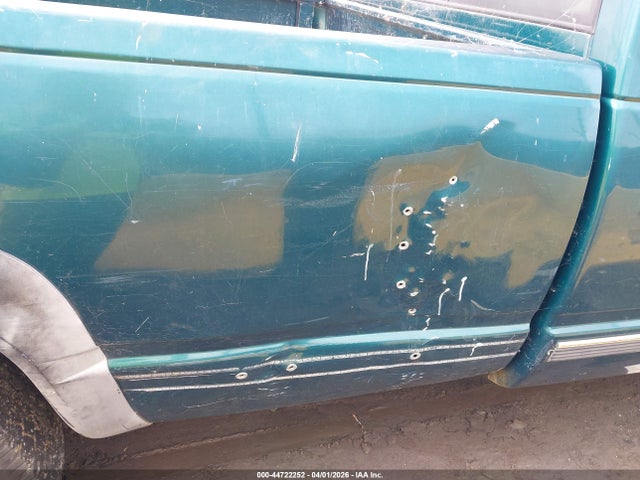 Продаж на аукціоні авто 1998 Chevrolet K2500 Fleetside, vin: 1GCGK29J1WE137539, номер лоту: 44722252