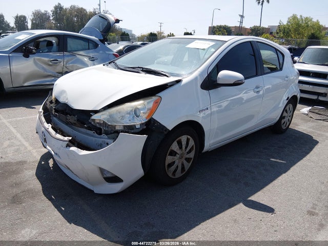 JTDKDTB35E1562855 Toyota Prius C One