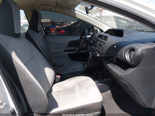 JTDKDTB35E1562855 Toyota Prius C One