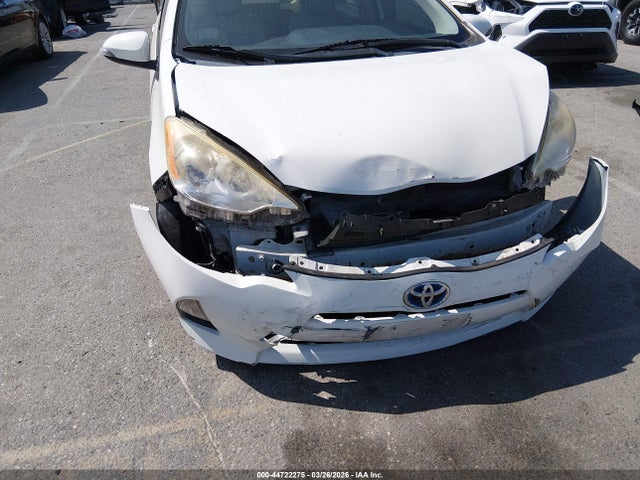 JTDKDTB35E1562855 Toyota Prius C One