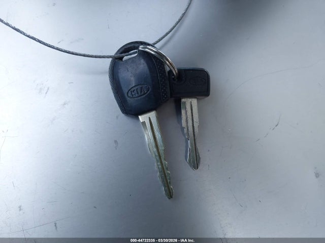 44722335 :رقم المزاد ، KNDUP131346508800 vin ، 2004 Kia Sedona Ex/lx مزاد بيع