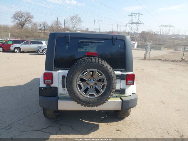 1C4BJWEG0EL118151 Jeep Wrangler Unlimited Sahara