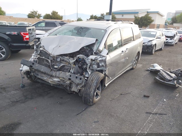 Toyota Sienna Se 8 Passenger 2018 5TDXZ3DC3JS920522 Image 2